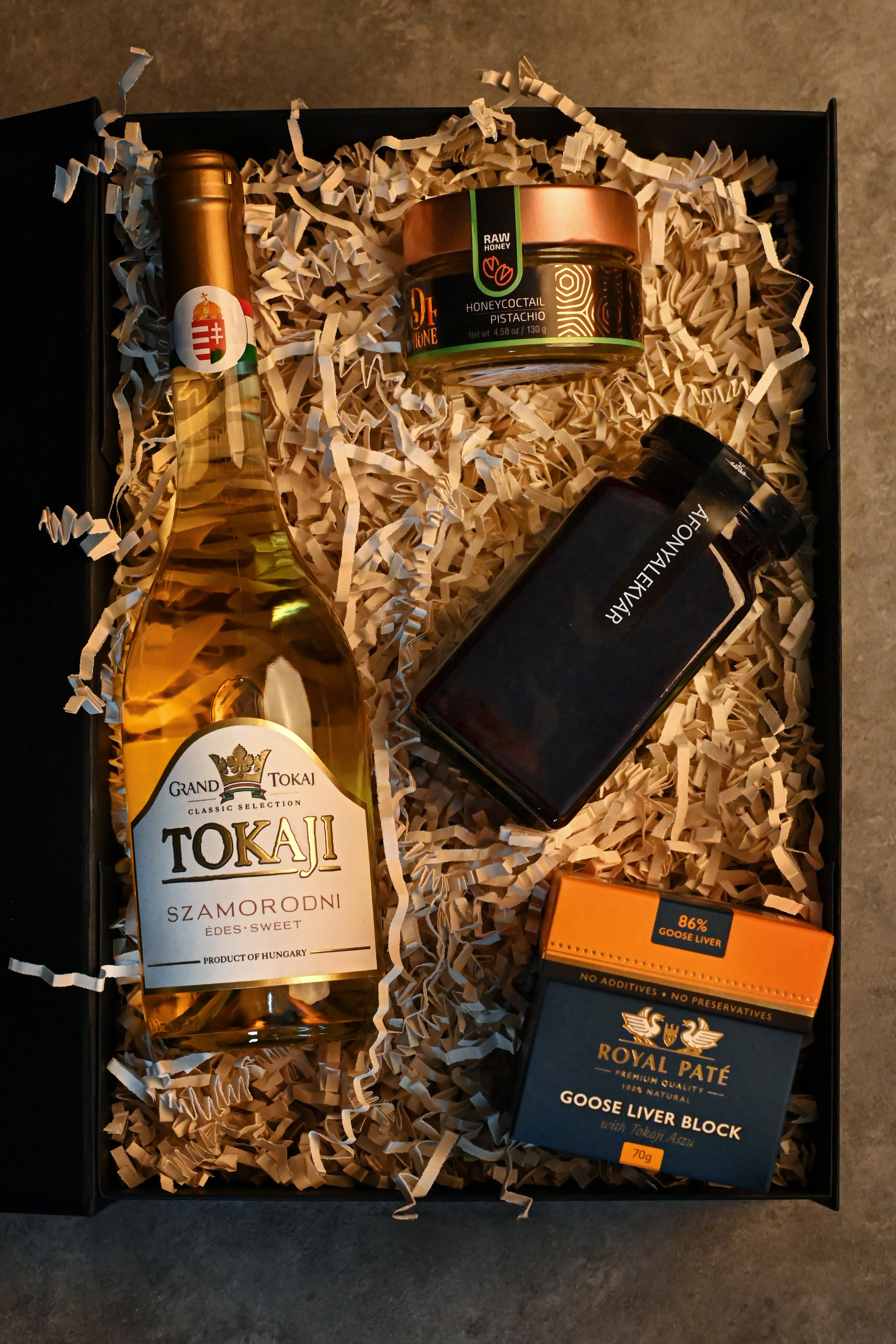 Tokaji Szamorodni Ajándékcsomag – Bor és Édes Ínyencségek